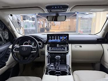 Toyota Land Cruiser: 2022 г., 3.5 л, Автомат, Бензин, Внедорожник — 7
