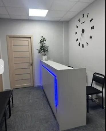 маркерные доски: СРОЧНО ПРОДАЮ !!! Предвижная школьная доска на стойке, Стулья — 8