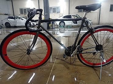 fixed gear: Городской велосипед с дорожной геометрией и спортивной посадкой — 1