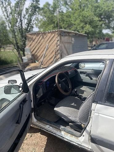 Унаа: Volkswagen Passat: 1988 г., 1.8 л, Кол менен иштөөчү, Бензин, Седан — 5