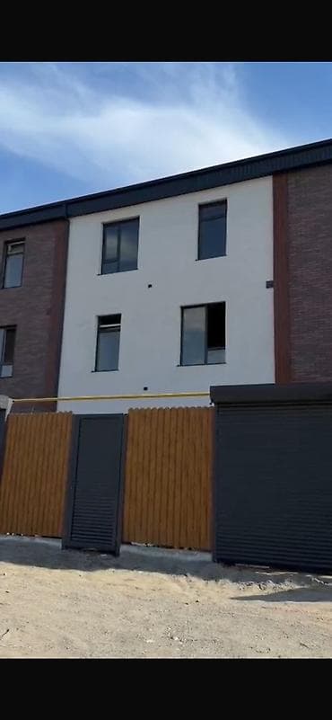 сдаю дом тунгуч: Продаётся просторный таунхаус в мкр Тунгуч с видом на горы — 1