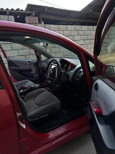 honda inside: Honda Fit: 2002 г., 1.3 л, Автомат, Бензин, Хэтчбэк — 10