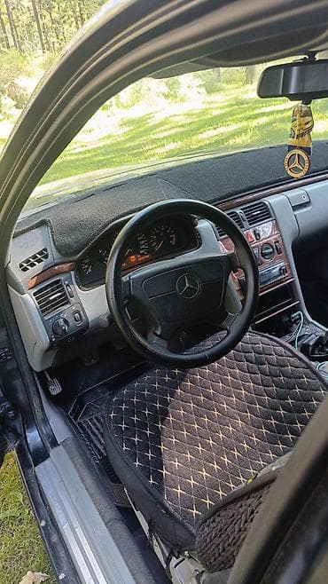 машина bwm: Mercedes-Benz E-Class: 1996 г., 2 л, Кол менен иштөөчү, Бензин, Седан — 8
