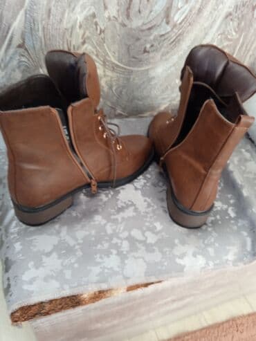 купить женскую обувь больших размеров: Продаю женские полуботинки
женские демисезонные 
отличное состояние — 2