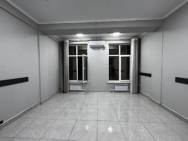 продаю в связи: Сдается помещение под офис/услуги. 48 квадратных метров г. Ош улица — 4