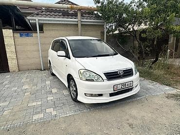 Toyota Ipsum: 2002 г., 2.4 л, Автомат, Бензин, Универсал