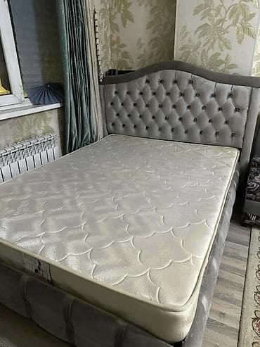 малга на скот: Двуспальная кровать, Б/у, С матрасом, длина - 200 см — 1