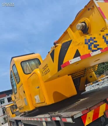 на железных номерах: Автокран, XCMG, 2014 г., от 30 м — 5