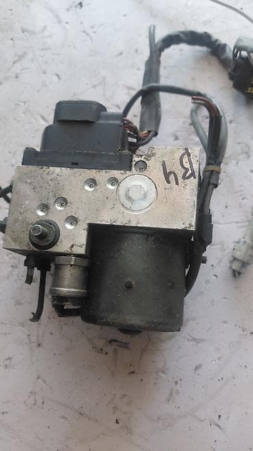 bcd com: Блок ABS Subaru 2002 г., Б/у, Оригинал, Япония — 1