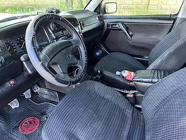авто для такси: Volkswagen Vento: 1993 г., Седан — 6