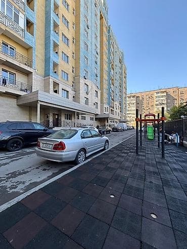 Недвижимость: 2 комнаты, 70 м², 2 этаж — 10