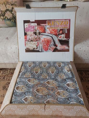 Комплект постельного белья отличного качества вместе с тёплым одеялом