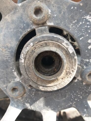 шины на внедорожник: Литые Диски R <13 1 шт, отверстий - 3, Б/у — 2