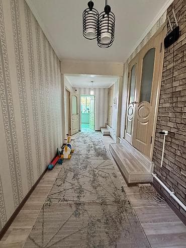 Район: Ниже БЧК, ул. 8 Марта Продаётся двухэтажный частный дом at lalafo.kg Район: Ниже БЧК, ул. 8 Марта Продаётся двухэтажный частный дом