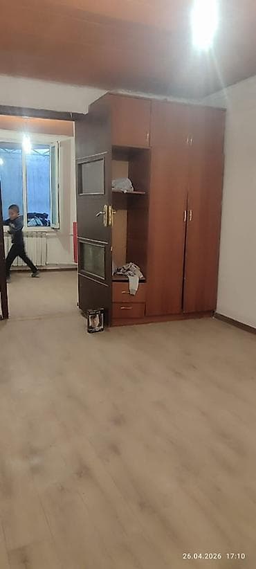 Комнаты: Ак Ордо конушунан 2 ком квартира берилет Суу ичинде туалет сыртта — 1
