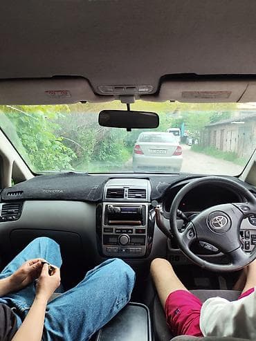 mini kuper: Toyota Ipsum: 2001 г., 2.4 л, Автомат, Бензин, Минивэн — 7