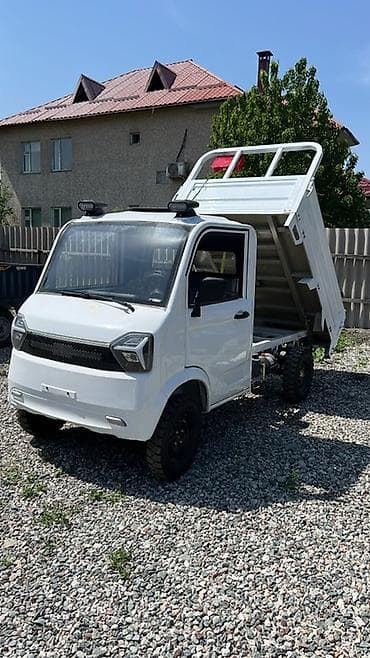 тележка с электроприводом: Компактный электрический самосвал (мини-грузовик) с поднимающимся — 1