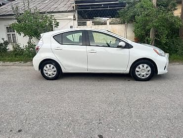 l9 pro: Toyota Prius C: 2013 г., 1.5 л, Вариатор, Гибрид, Хэтчбэк — 4