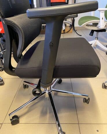 кресло для офис: Руководительское кресло Butterfly с тканевым сиденьем. Самое — 8