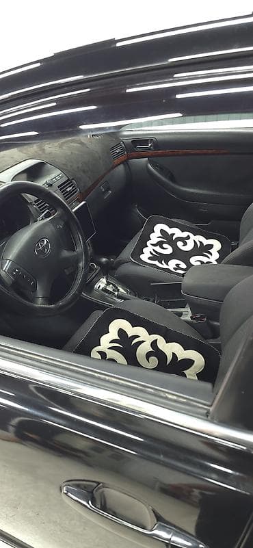 Toyota Avensis: 2004 г., 2 л, Автомат, Бензин, Седан — 4