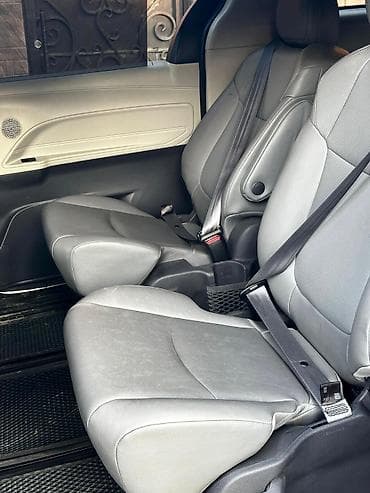 camry 55: Toyota Sienna: 2021 г., 2.5 л, Типтроник, Гибрид, Минивэн — 7