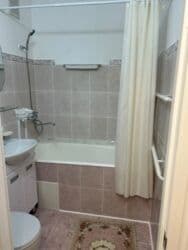 сдаю кабинет в мед центре: 1 комната, 36 м², Хрущевка, 1 этаж, Евроремонт — 4