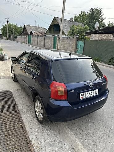 Унаа сатуу: Toyota Corolla: 2003 г., 1.4 л, Кол менен иштөөчү, Газ, Хетчбек — 2