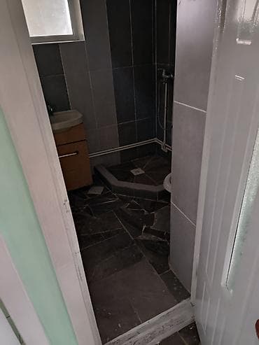 hostel osh: Квартира берилет 2х ком, баардык шарттар бар санузел ичинде — 3