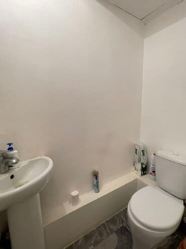 срочно продаётся 1 комнатная квартира в районе ошского рынка по улице молодая гвардия: 2 комнаты, 48 м², 105 серия, 5 этаж, Старый ремонт — 7