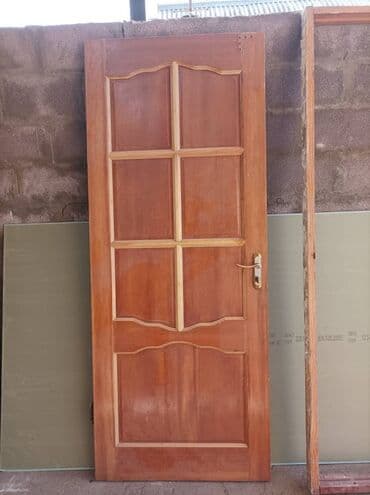 Продаю деревянную дверь 🚪 город Кара Балта