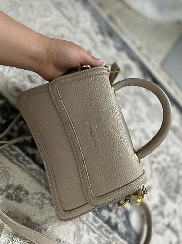 распродажа одежда: Продаю женские одежды 1) Пальто альпака р50 новое 2500с 2) куртка р — 8