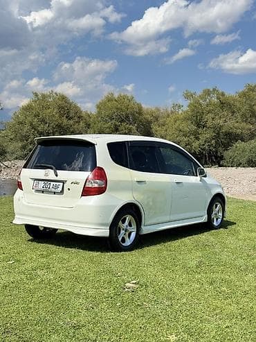 Унаа сатуу: Honda Fit: 2002 г., 1.3 л, Вариатор, Бензин, Хетчбек — 4