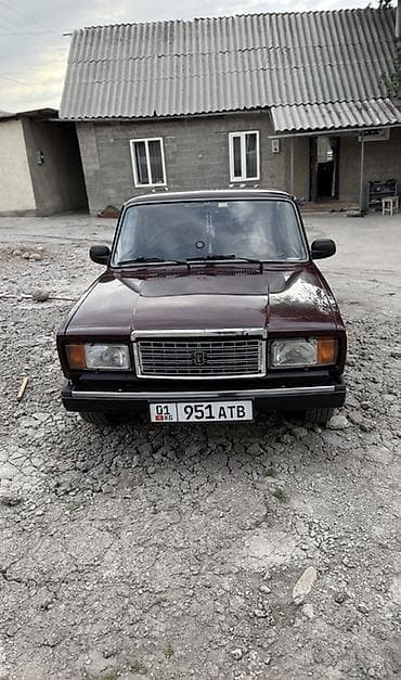 Унаа: ВАЗ (ЛАДА) 2107: 2006 г., 1.6 л, Кол менен иштөөчү, Бензин, Седан — 4
