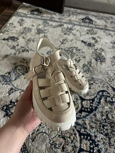 замшевые босоножки на танкетке: Сандалии-мюли с массивной подошвой, бежево-молочного оттенка. - Верх — 2