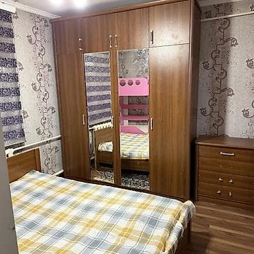 Кыймылсыз мүлк: Сдаётся небольшой дом,со всеми условия.Внутри:одна спальня, зал,кухня — 5