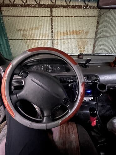 срочно в связи с переездом: Mazda 626: 1993 г., 2 л, Механика, Бензин — 4