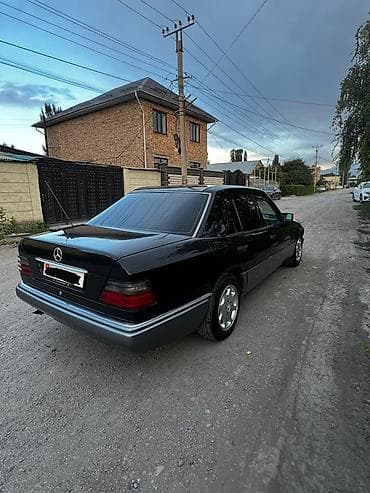 Mercedes-Benz W124: 1994 г., 2.2 л, Механика, Бензин, Седан at lalafo.kg Mercedes-Benz W124: 1994 г., 2.2 л, Механика, Бензин, Седан