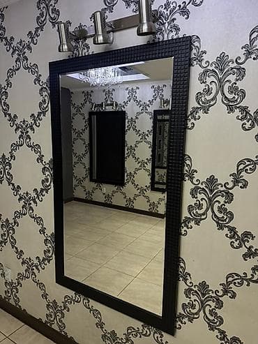 зеркало для комнаты: Прямоугольное настенное зеркало в черной раме. В наличии 4 шт Рама — 1