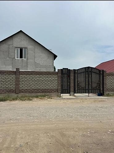 Үйлөр: 🏡 Продается 6-комн. 2-этажный кирпичный дом в ж/м Ак-Ордо 2! 📐 Площадь — 1
