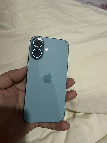 IPhone 16, Б/у, 128 ГБ, Matte Midnight Green, Кабель, 90 %