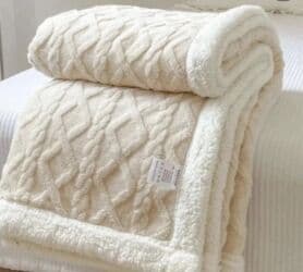 кышкы кийимдер: Плед, Жаңы, Бардык мезгилдер, Эки тараптуу, Плюш — 60