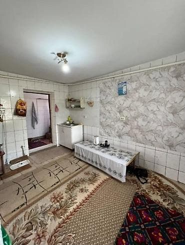 Гаражи: Продаётся жилой дом с просторными комнатами и большим участком, а — 7