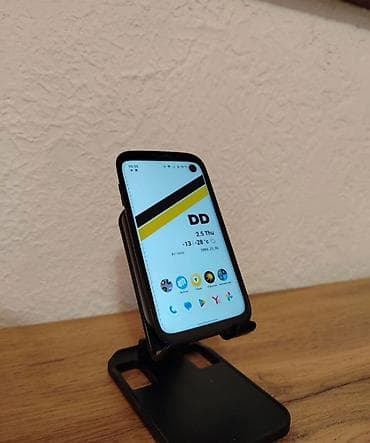 В отличном состоянии. Использовался с защитным стеклом. Без сколов и