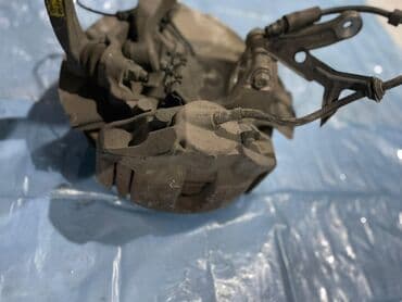 шины на вилочный погрузчик: Передняя левая Ступица BMW Б/у, Оригинал, Япония — 2