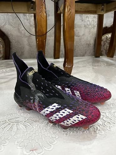 Электр транспорту: Футбольные бутсы Adidas Predator (без шнурков, laceless) - Модель — 1
