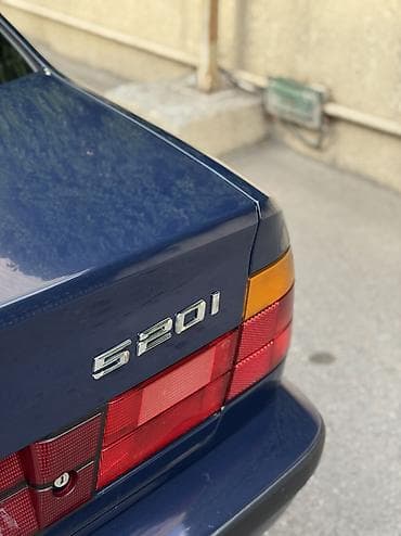 Транспорт: BMW 520: 1991 г., 2 л, Механика, Бензин, Седан — 7