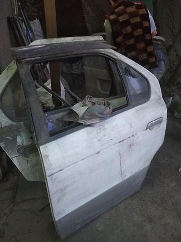 Автозапчасти: Задние двери Ниссан рнесса — 1