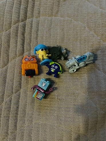 робо: Большая коробка мини-фигурок и игрушек из киндер-сюрпризов/коллекций — 4