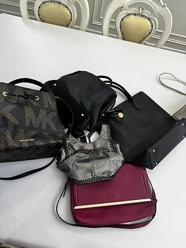 Аксессуары: . Продаю Кожаные оригинальные сумки б/у в хорошем состоянии Цена — 4