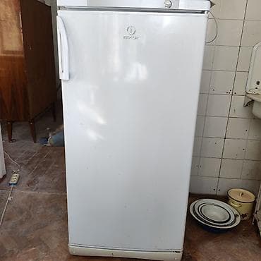 Холодильник Indesit (однокамерный) - Узкий шкаф с распашной дверцей at lalafo.kg Холодильник Indesit (однокамерный) - Узкий шкаф с распашной дверцей